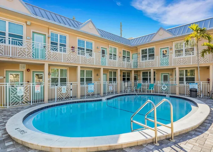 Clearwater #206 - Heated Pool - Steps To The Sand!