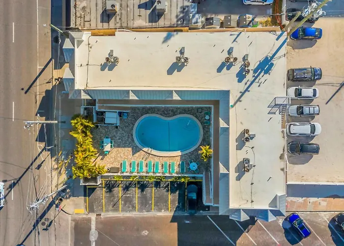 Clearwater Beach Suites #206, 2Br Condo W, Heated Pool, Beach Views * Clearwater Beach